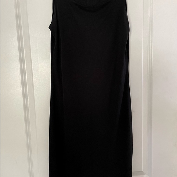 Ann Taylor Black Dress Size 6 Every Career wardrobe needs a Simple Black Dress - Picture 3 of 3